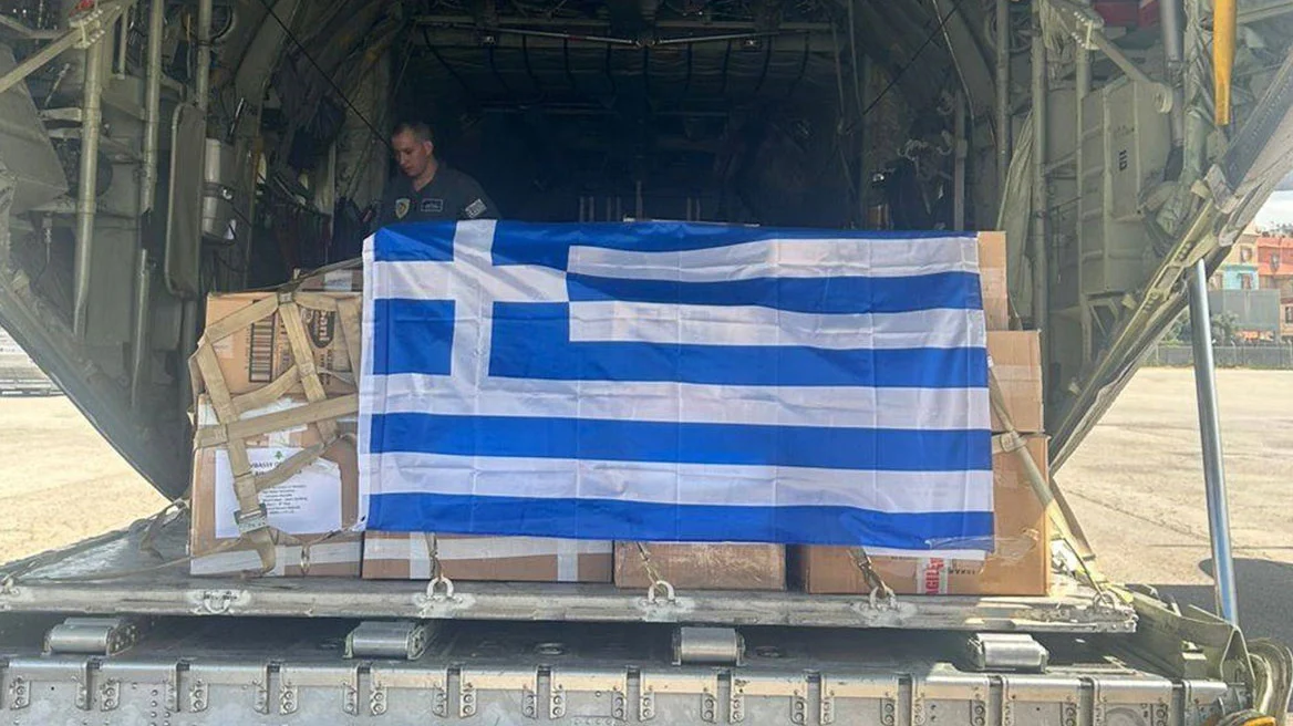 Η Ελλάδα έστειλε ανθρωπιστική βοήθεια στον Λίβανο με αεροσκάφος της Πολεμικής Αεροπορίας (ΦΩΤΟ)