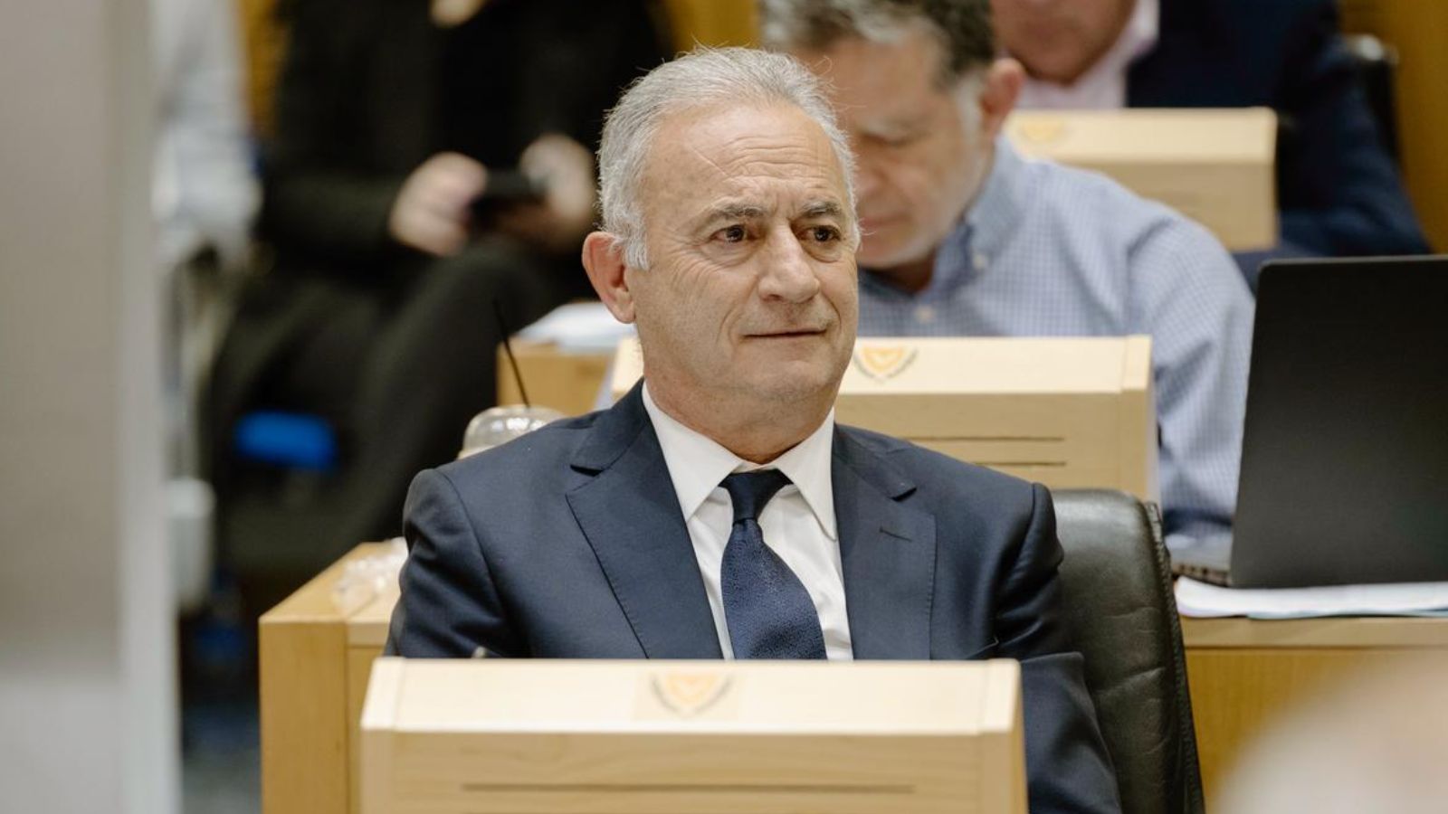 «Θα είμαι παρών με τη φωνή μου»: Το αντίο Αβέρωφ στα κοινοβουλευτικά έδρανα