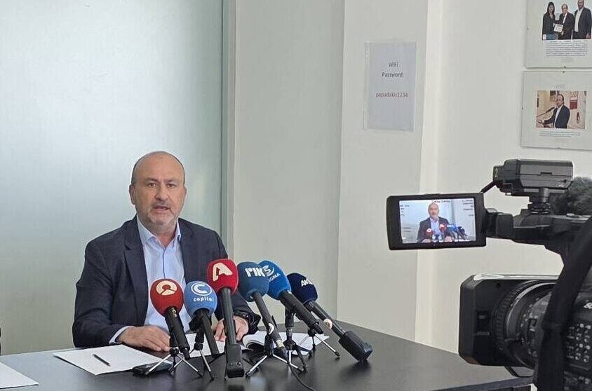 &laquo;&Nu;&alpha; &pi;ά&epsilon;&iota; &sigma;&tau;&omicron;&nu; &Pi;&tau;&Delta; &nu;&alpha; &tau;&omicron;&upsilon; &pi;&epsilon;&iota; &pi;&omicron;&iota;&omicron;&upsilon;&sigmaf; &theta;έ&lambda;&epsilon;&iota;&raquo;: &Gamma;&iota;&alpha;&tau;ί &delta;&iota;&alpha;&phi;&omega;&nu;&epsilon;ί &mu;&epsilon; &tau;&eta;&nu; &kappa;ά&theta;&omicron;&delta;&omicron; FBI &omicron; &Pi;&alpha;&pi;&alpha;&delta;ά&kappa;&eta;&sigmaf;, &pi;ώ&sigmaf; &alpha;&pi;&alpha;&nu;&tau;ά &sigma;&tau;&omicron;&nu; &Delta;&rho;&omicron;&upsilon;&sigma;&iota;ώ&tau;&eta;