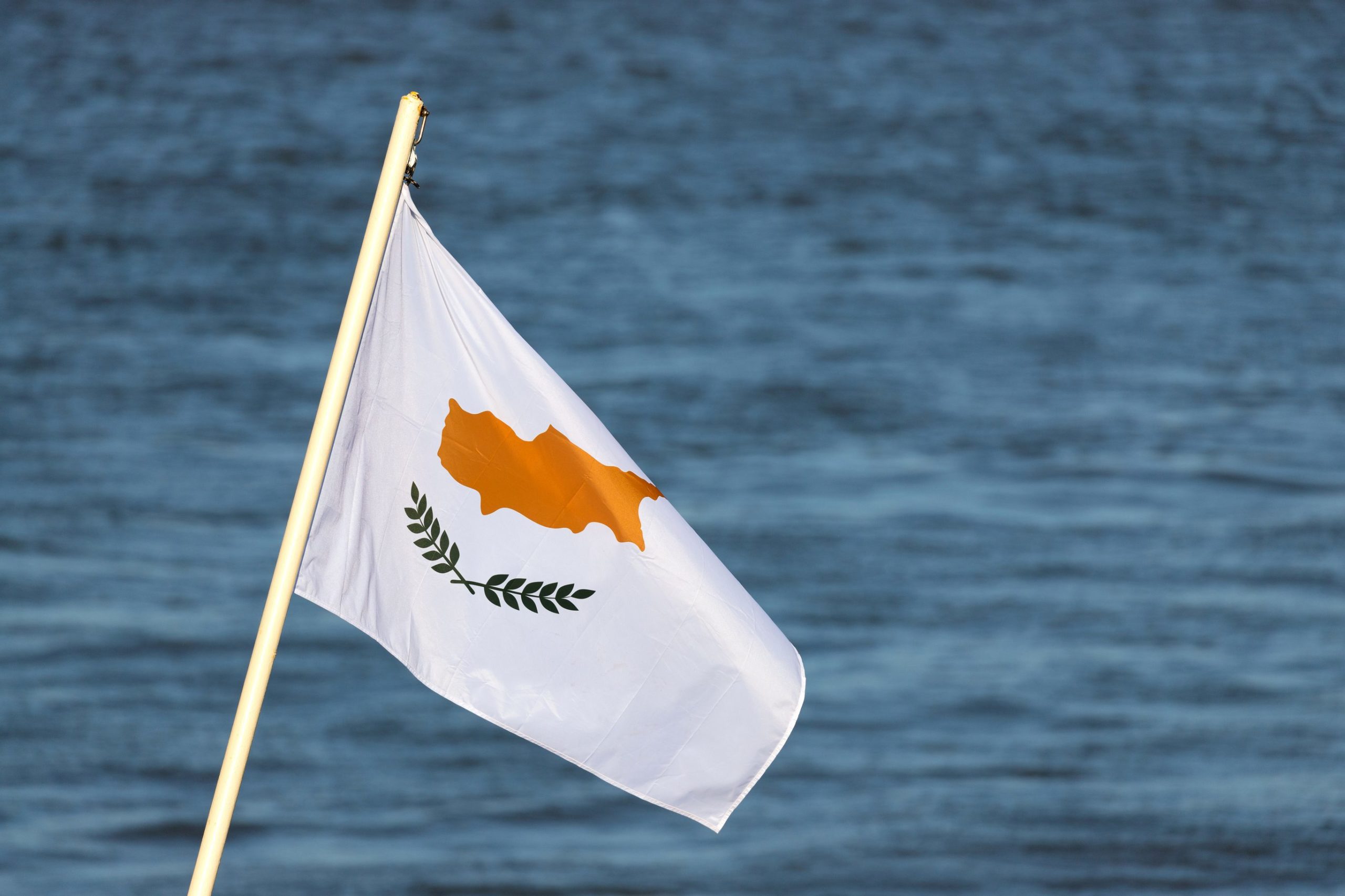 &Kappa;&Nu;&Epsilon;: &Sigma;&upsilon;&mu;&mu;&alpha;&chi;ί&alpha; &gamma;&iota;&alpha; &mu;&iota;&alpha; &laquo;&pi;&rho;ά&sigma;&iota;&nu;&eta;&raquo; &nu;&alpha;&upsilon;&tau;&iota;&lambda;ί&alpha; &epsilon;&nu;ό&psi;&epsilon;&iota; &tau;&eta;&sigmaf; &sigma;&upsilon;&nu;ό&delta;&omicron;&upsilon; MEPC 84