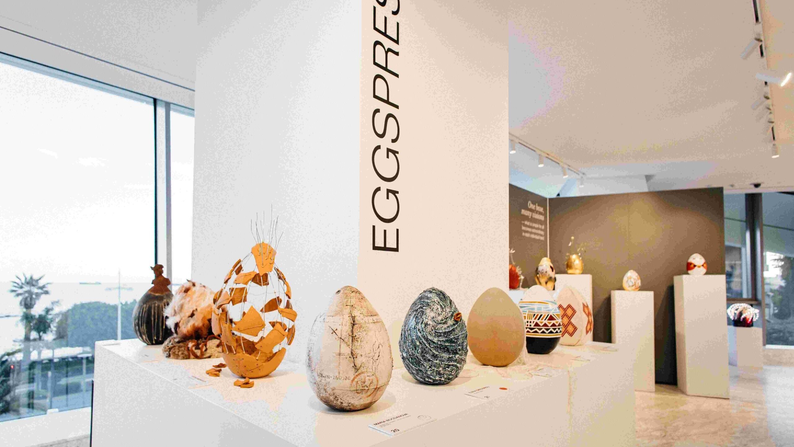 XeniArtSpace EGGspression 26: &Eta; &delta;ύ&nu;&alpha;&mu;&eta; &tau;&eta;&sigmaf; &alpha;&pi;&lambda;ό&tau;&eta;&tau;&alpha;&sigmaf; &sigma;&epsilon; 36 &epsilon;&kappa;&phi;&rho;ά&sigma;&epsilon;&iota;&sigmaf;