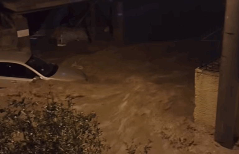 Φονικό το πέρασμα του «Erminio» στην Ελλάδα: Νεκρός άνδρας στη Νέα Μάκρη, δρόμοι-ποτάμια και πτώσεις δέντρων (ΒΙΝΤΕΟ)