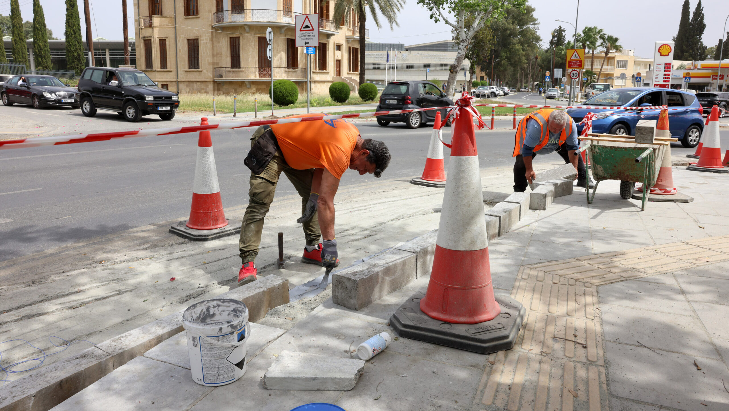 Αύξηση μισθών και πραγματική οικονομία