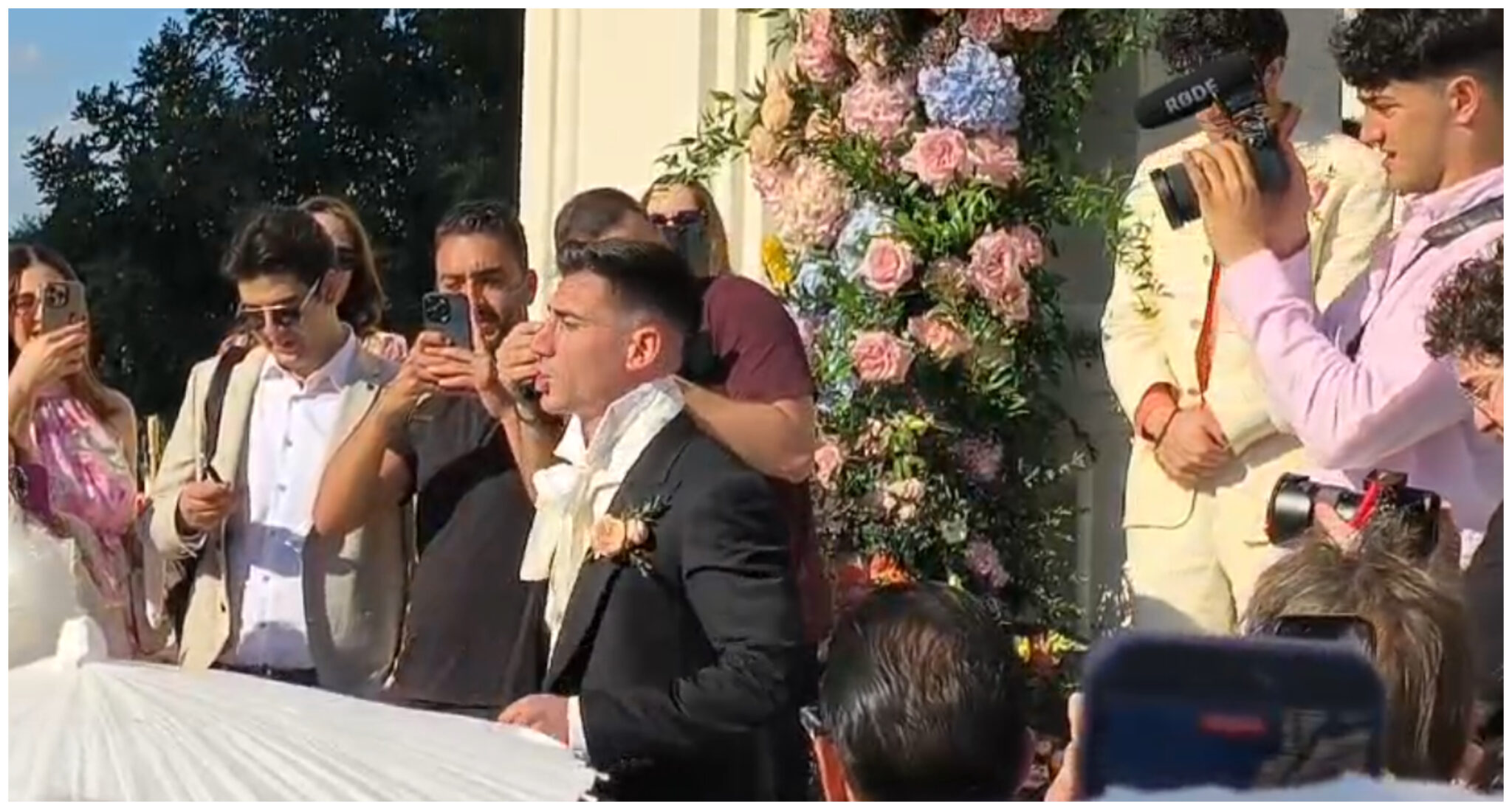 Φειδίας Παναγιώτου: Ο συγκινητικός λόγος στα σκαλιά της εκκλησίας (ΒΙΝΤΕΟ)