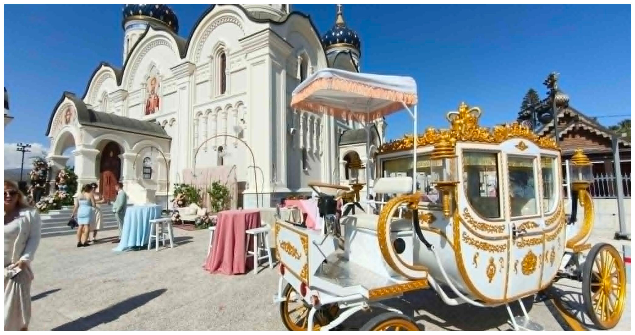 Φειδίας Παναγιώτου & Στυλιάνα Αβερκίου: Ο εντυπωσιακός στολισμός της εκκλησίας για τον γάμο (ΦΩΤΟ)