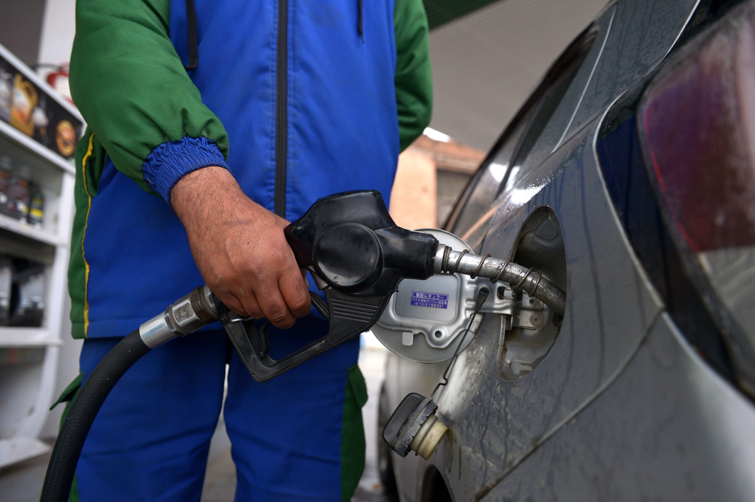 «Ανάσα» στην παγκόσμια αγορά λόγω εκεχειρίας, σε ελεύθερη πτώση οι τιμές των καυσίμων