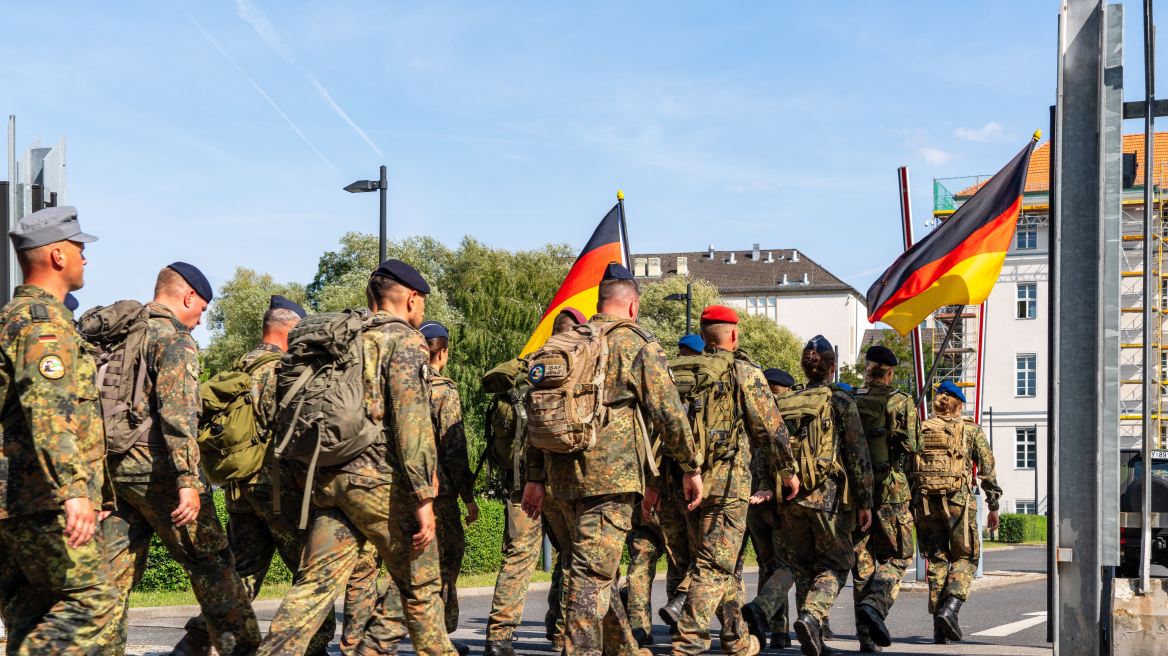 Αυξάνονται οι αιτήσεις αντιρρησιών συνείδησης στη Γερμανία μετά τον νέο νόμο θητείας