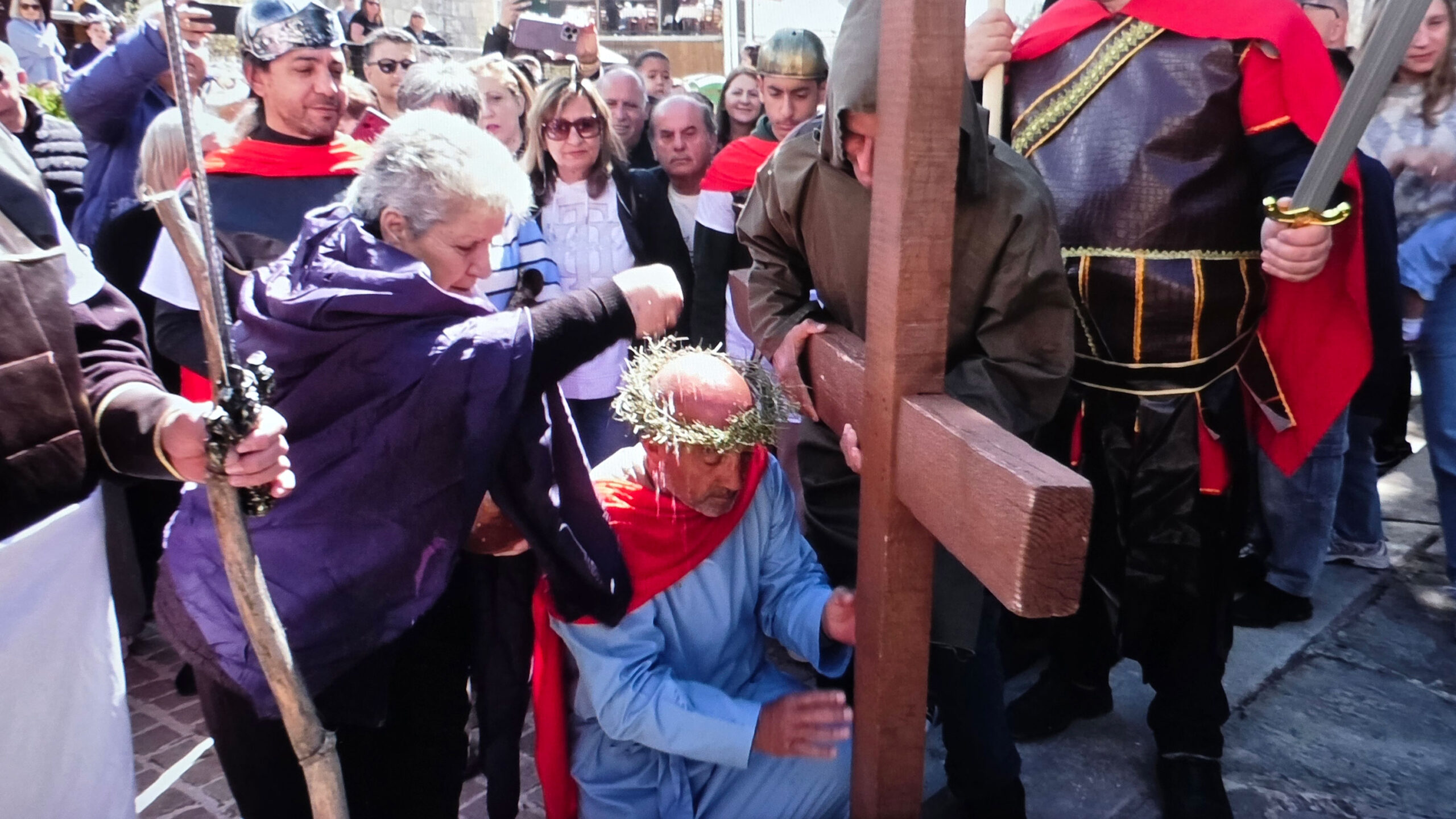 &Phi;&Omega;&Tau;&Omicron;: &Alpha;&nu;&alpha;&beta;ί&omega;&sigma;&epsilon; &eta; &alpha;&nu;&alpha;&pi;&alpha;&rho;ά&sigma;&tau;&alpha;&sigma;&eta; &tau;&eta;&sigmaf; &mu;&epsilon;&tau;&alpha;&phi;&omicron;&rho;ά&sigmaf; &tau;&omicron;&upsilon; &Tau;&iota;&mu;ί&omicron;&upsilon; &Sigma;&tau;&alpha;&upsilon;&rho;&omicron;ύ &sigma;&tau;&omicron;&nu; &Kappa;ά&theta;&eta;&kappa;&alpha;