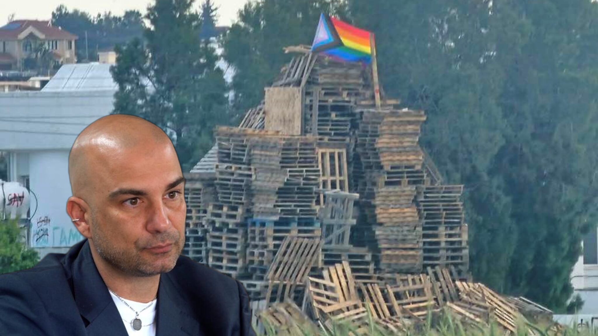 «Πολύ αέρα πήρε η αστυνομία»: Τι έγινε πριν καεί η σημαία των ΛΟΑΤΚΙ στη λαμπρατζιά