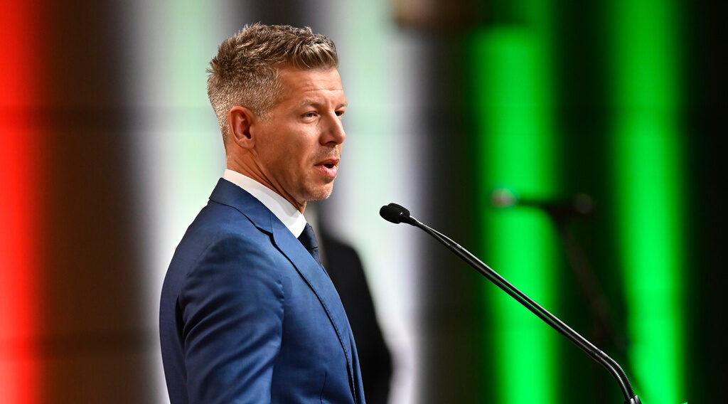 &Sigma;&upsilon;&nu;&epsilon;&chi;ά&rho;&eta; &tau;&omicron;&nu; &Mu;ά&gamma;&iota;&alpha;&rho; &kappa;&alpha;&iota; &tau;&omicron;&nu; &kappa;ά&lambda;&epsilon;&sigma;&epsilon; &sigma;&tau;&eta;&nu; &Kappa;ύ&pi;&rho;&omicron; &omicron; &Chi;&rho;&iota;&sigma;&tau;&omicron;&delta;&omicron;&upsilon;&lambda;ί&delta;&eta;&sigmaf;, &pi;&alpha;&rho;&alpha;&mu;έ&nu;&omicron;&upsilon;&nu; &sigma;&epsilon; &sigma;&tau;&epsilon;&nu;ή &epsilon;&pi;&alpha;&phi;ή