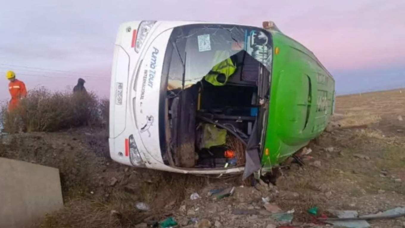 ΒΙΝΤΕΟ: Εννέα νεκροί από ανατροπή λεωφορείου στη Βολιβία, νεογέννητο ανάμεσα στα θύματα