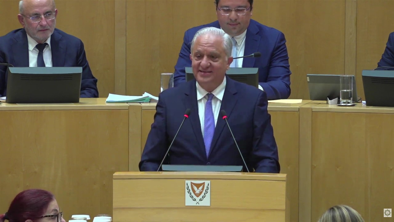 ΒΙΝΤΕΟ: Συγκινημένος και με καθαρή συνείδηση αποχαιρετά μετά από 25 χρόνια τη Βουλή ο Τορναρίτης