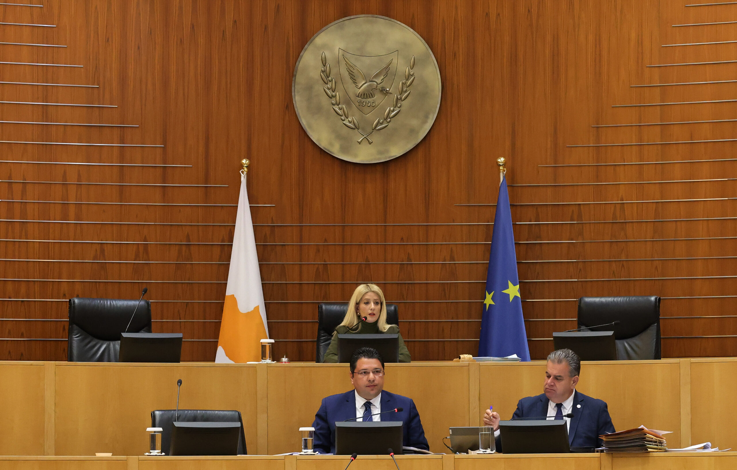 &Psi;&eta;&phi;ί&sigma;&tau;&eta;&kappa;&alpha;&nu; &nu;&omicron;&mu;&omicron;&sigma;&chi;έ&delta;&iota;&alpha; &kappa;&alpha;&iota; &pi;&rho;&omicron;&tau;ά&sigma;&epsilon;&iota;&sigmaf; &nu;ό&mu;&omicron;&upsilon; &gamma;&iota;&alpha; &rho;ύ&theta;&mu;&iota;&sigma;&eta; &lambda;&eta;&xi;&iota;&pi;&rho;ό&theta;&epsilon;&sigma;&mu;&omega;&nu; &kappa;&omicron;&iota;&nu;&omega;&nu;&iota;&kappa;ώ&nu; &epsilon;&iota;&sigma;&phi;&omicron;&rho;ώ&nu;