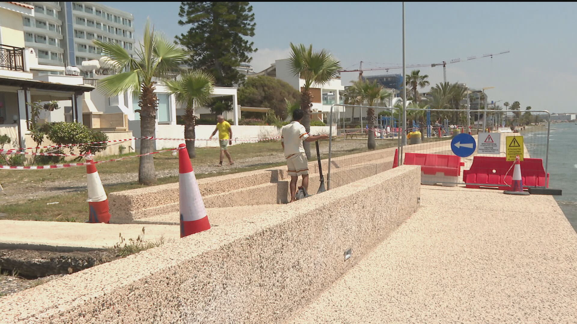 Σοβαρός κίνδυνος στην Ορόκλινη: Διάβρωση «απειλεί» πεζόδρομο και ξενοδοχεία