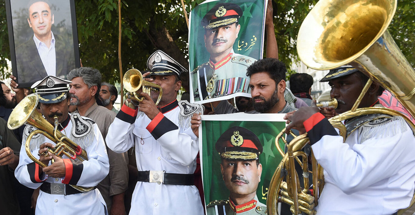 Πώς το Πακιστάν πέτυχε τη «μεγαλύτερη διπλωματική νίκη των τελευταίων ετών»: Το πρόσωπο «κλειδί» και ο ρόλος της Κίνας