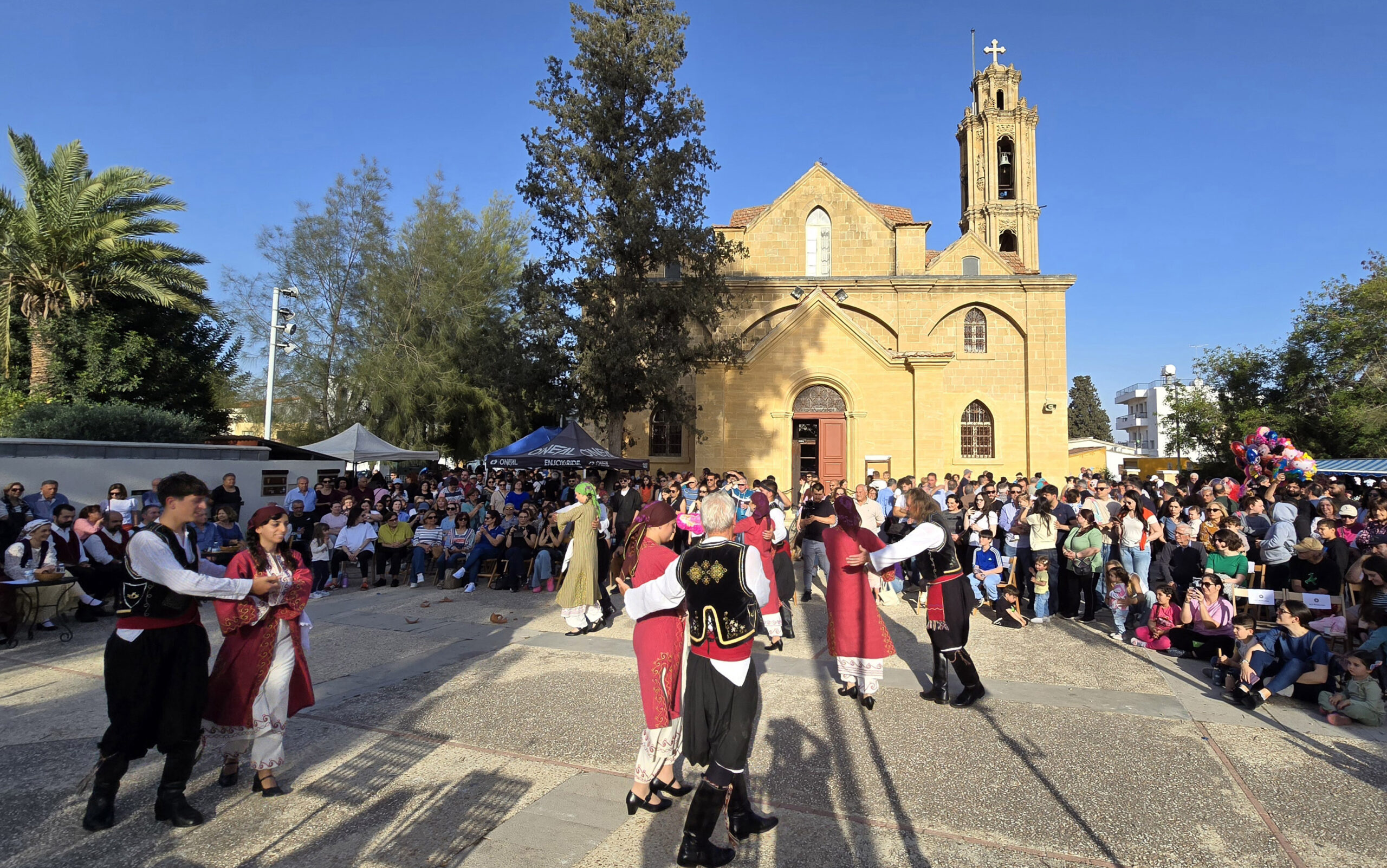 &Mu;&epsilon; &tau;&iota; &kappa;&alpha;&iota;&rho;ό &theta;&alpha; &gamma;&iota;&omicron;&rho;&tau;ά&sigma;&omicron;&upsilon;&mu;&epsilon; &Pi;ά&sigma;&chi;&alpha;: &Eta; &pi;&rho;ό&beta;&lambda;&epsilon;&psi;&eta; &tau;&eta;&sigmaf; &Mu;&epsilon;&tau;&epsilon;&omega;&rho;&omicron;&lambda;&omicron;&gamma;&iota;&kappa;ή&sigmaf; &mu;έ&chi;&rho;&iota; &tau;&eta;&nu; &Kappa;&upsilon;&rho;&iota;&alpha;&kappa;ή