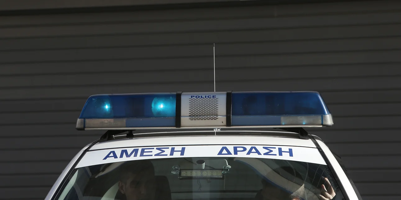 Γλυφάδα: Έδειραν και μαχαίρωσαν 19χρονο για να του κλέψουν το κινητό