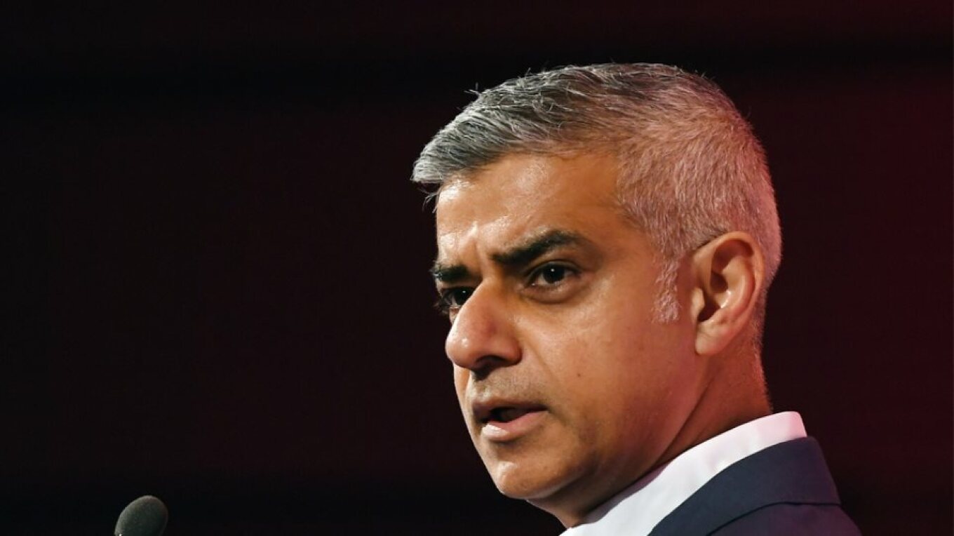 Αστυνομικοί άφησαν σακίδιο με όπλα έξω από την κατοικία του δημάρχου του Λονδίνου