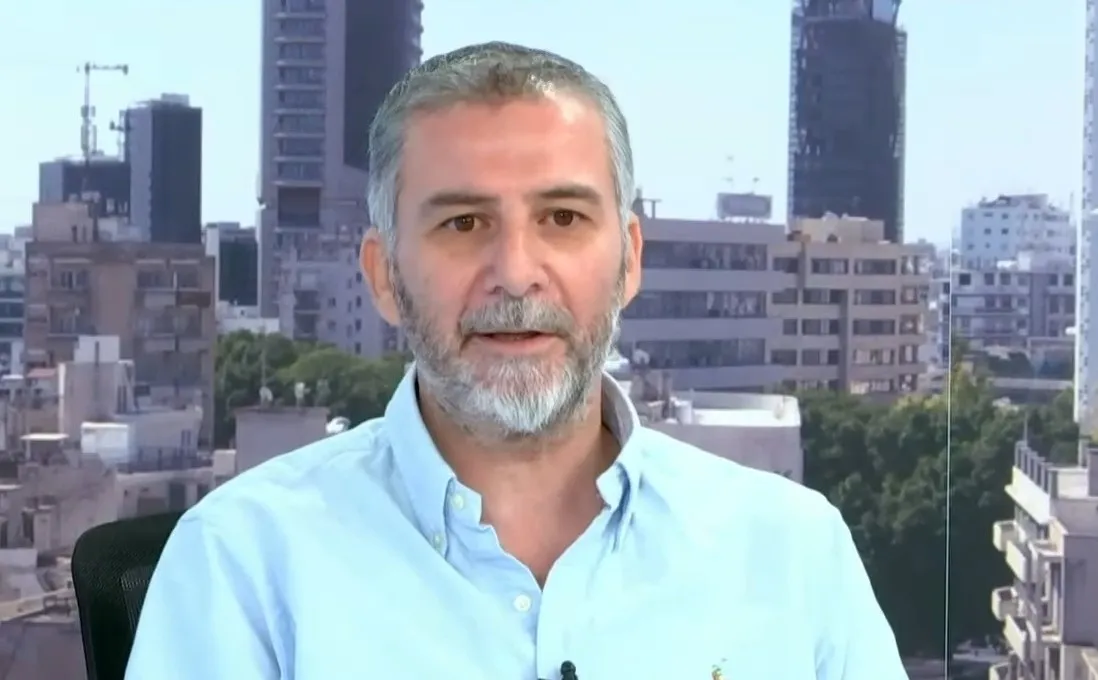 «Ο πολίτης δεν είναι πελάτης του κράτους, είναι ο ιδιοκτήτης του»: Ο Πρόεδρος του «Σήκου Πάνω» αναλύει τις θέσεις του κόμματος