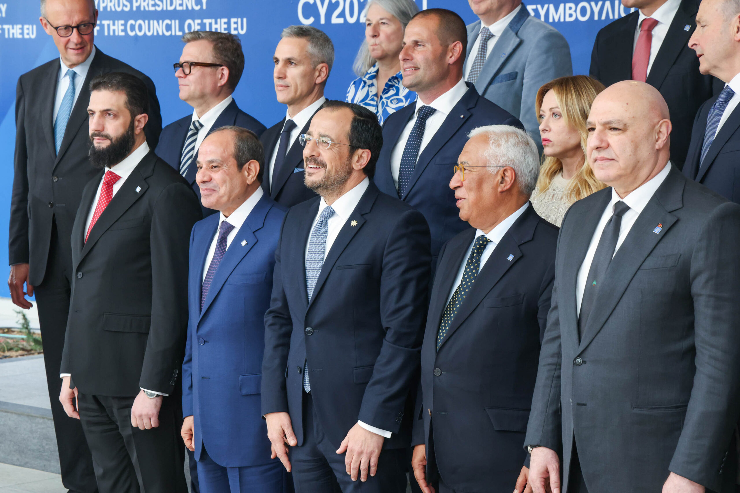 Ά&rho;&theta;&rho;&omicron; 42.7 &kappa;&alpha;&iota; &Kappa;ύ&pi;&rho;&omicron;&sigmaf;: Ό&rho;&iota;&alpha; &kappa;&alpha;&iota; &delta;&upsilon;&nu;&alpha;&tau;ό&tau;&eta;&tau;&epsilon;&sigmaf; &epsilon;&upsilon;&rho;&omega;&pi;&alpha;ϊ&kappa;ή&sigmaf; &alpha;&pi;&omicron;&tau;&rho;&omicron;&pi;ή&sigmaf;
