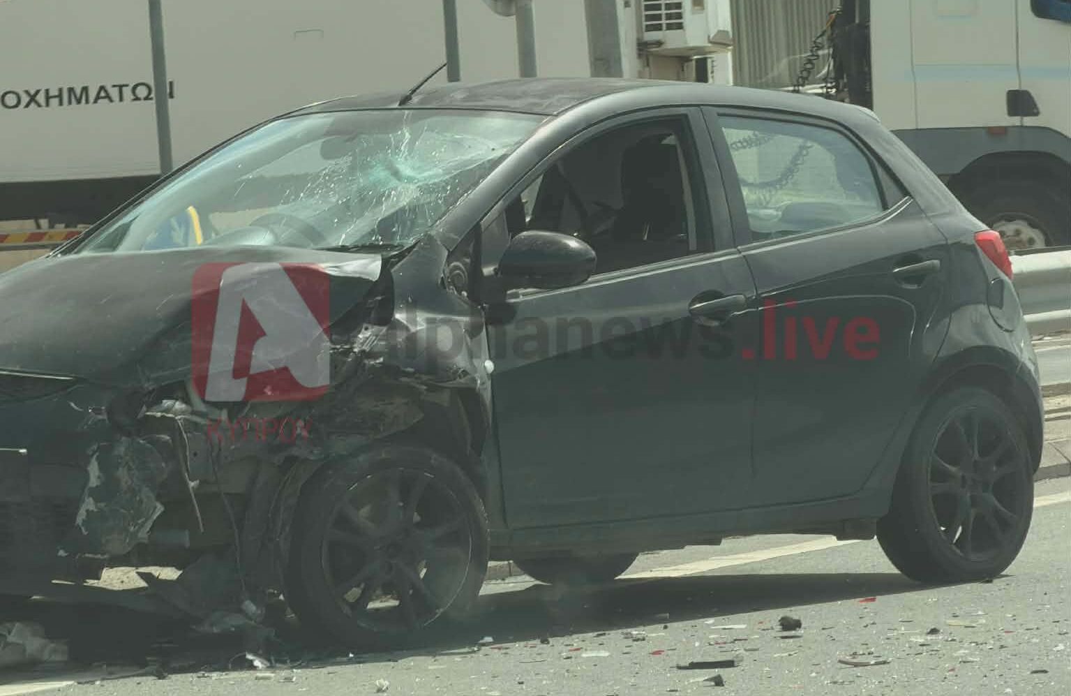 ΦΩΤΟ: Κυκλοφοριακό κομφούζιο στον αυτοκινητόδρομο λόγω τροχαίου στην αερογέφυρα Τσιρείου