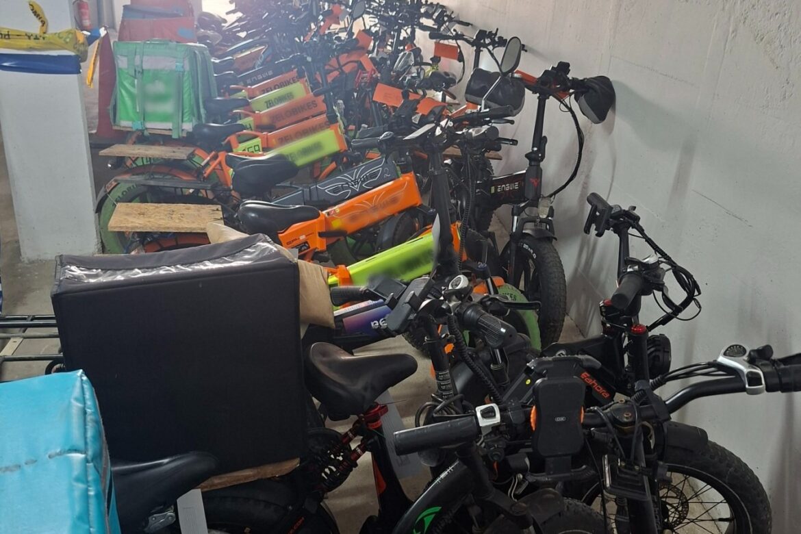 ΦΩΤΟ: Εκστρατεία ελέγχου ηλεκτροκίνητων ποδηλάτων από την Αστυνομία