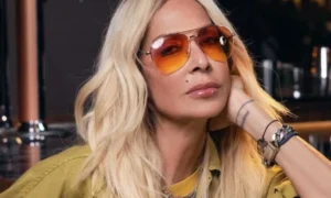 Άννα Βίσση: Ηλιοκαμένη στο νησί του Μάρλον Μπράντο (ΦΩΤΟ)