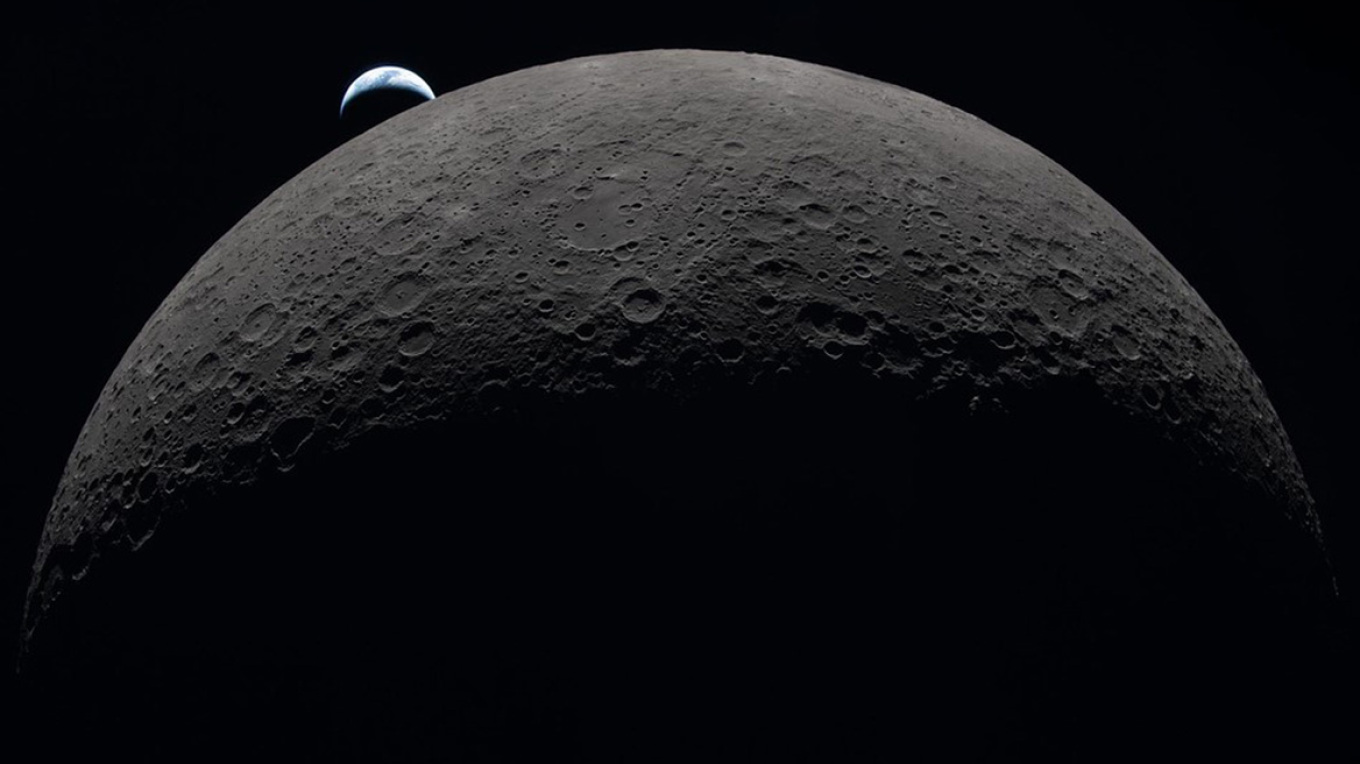 Νέες εντυπωσιακές φωτογραφίες από τη Σελήνη: Η απομακρυσμένη Γη και το πλήρωμα του Orion με προστατευτικά γυαλιά