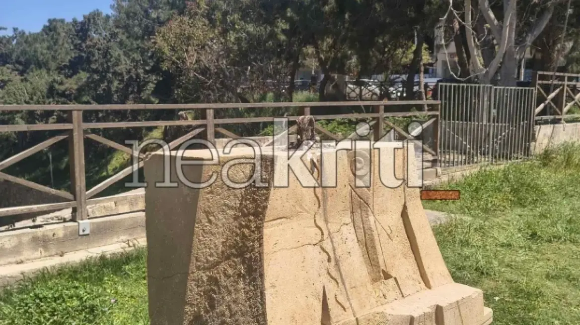 Αποκεφάλισαν την προτομή του Νίκου Ξυλούρη στο Ηράκλειο (ΦΩΤΟ)