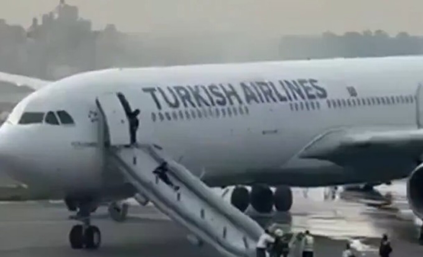 Φωτιά σε αεροσκάφος της Turkish Airlines με σχεδόν 300 επιβαίνοντες (BINTEO)