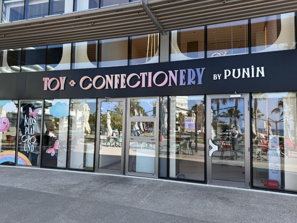 &Eta; TOY CONFECTIONERY by PUNIN &epsilon;&gamma;&kappa;&alpha;&iota;&nu;&iota;ά&zeta;&epsilon;&iota; &mu;&iota;&alpha; &gamma;&lambda;&upsilon;&kappa;&iota;ά &phi;&iota;&lambda;&alpha;&nu;&theta;&rho;&omega;&pi;&iota;&kappa;ή &pi;&rho;&omega;&tau;&omicron;&beta;&omicron;&upsilon;&lambda;ί&alpha; &gamma;&iota;&alpha; &tau;&eta;&nu; &Pi;&alpha;&gamma;&kappa;ό&sigma;&mu;&iota;&alpha; &Eta;&mu;έ&rho;&alpha; &Pi;&alpha;&iota;&delta;&iota;&omicron;ύ