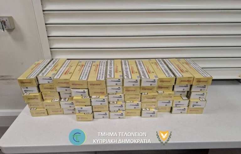 ΦΩΤΟ: Τους τσάκωσαν στο αεροδρόμιο με βαλίτσες γεμάτες αδασμολόγητα τσιγάρα