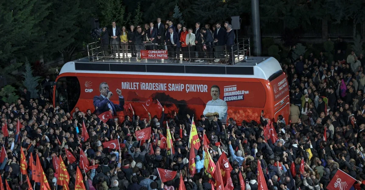 Τουρκία: «Απόπειρα πραξικοπήματος» κατήγγειλε ο Οζέλ