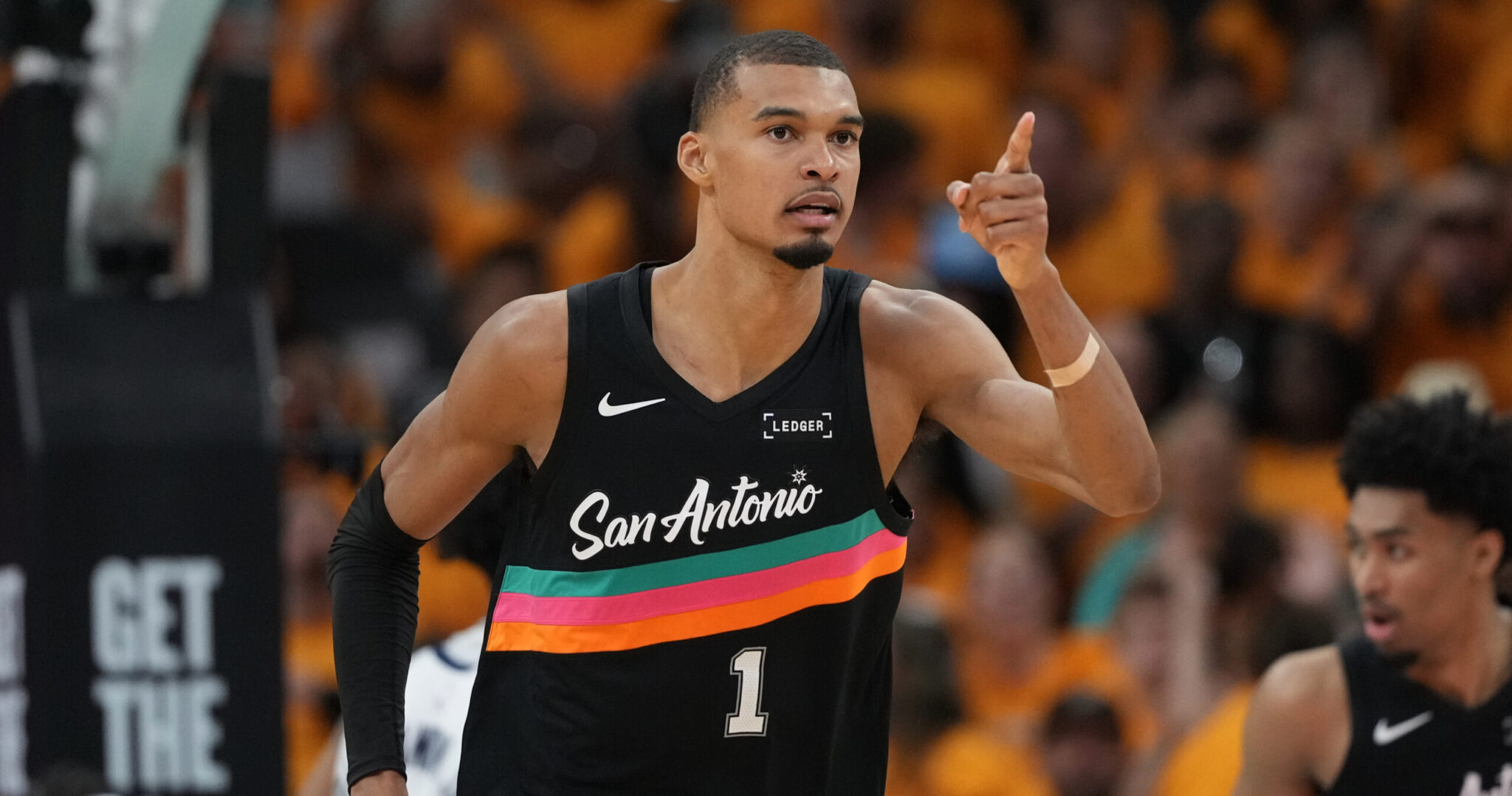 Έγραψε ιστορία στα playoffs του NBA ο Γουεμπανιάμα, πετυχαίνοντας ένα ασύλληπτο τριπλ-νταμπλ (ΒΙΝΤΕΟ)