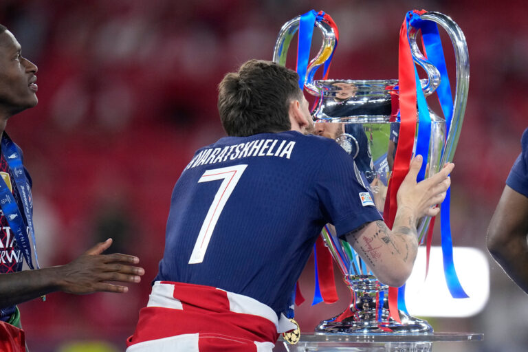 Κορυφαίος ποδοσφαιριστής του φετινού Champions League ο Κβαρατσχέλια