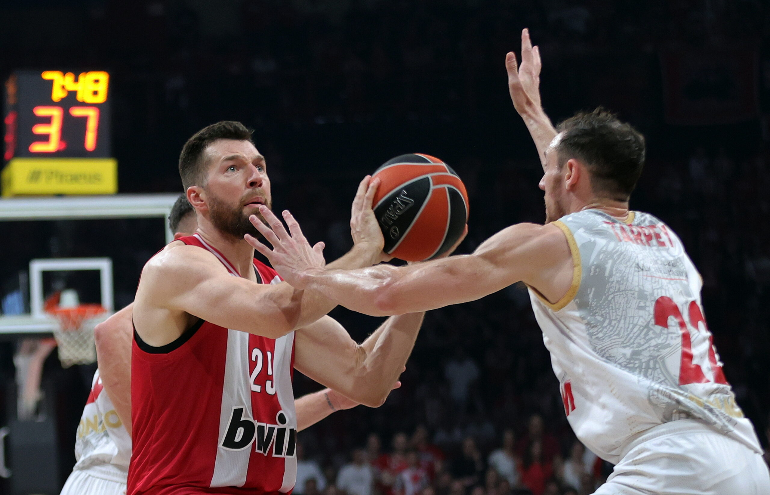 Ιστορικό ρεκόρ τριπόντων στα playoffs της Euroleague από τον Ολυμπιακό