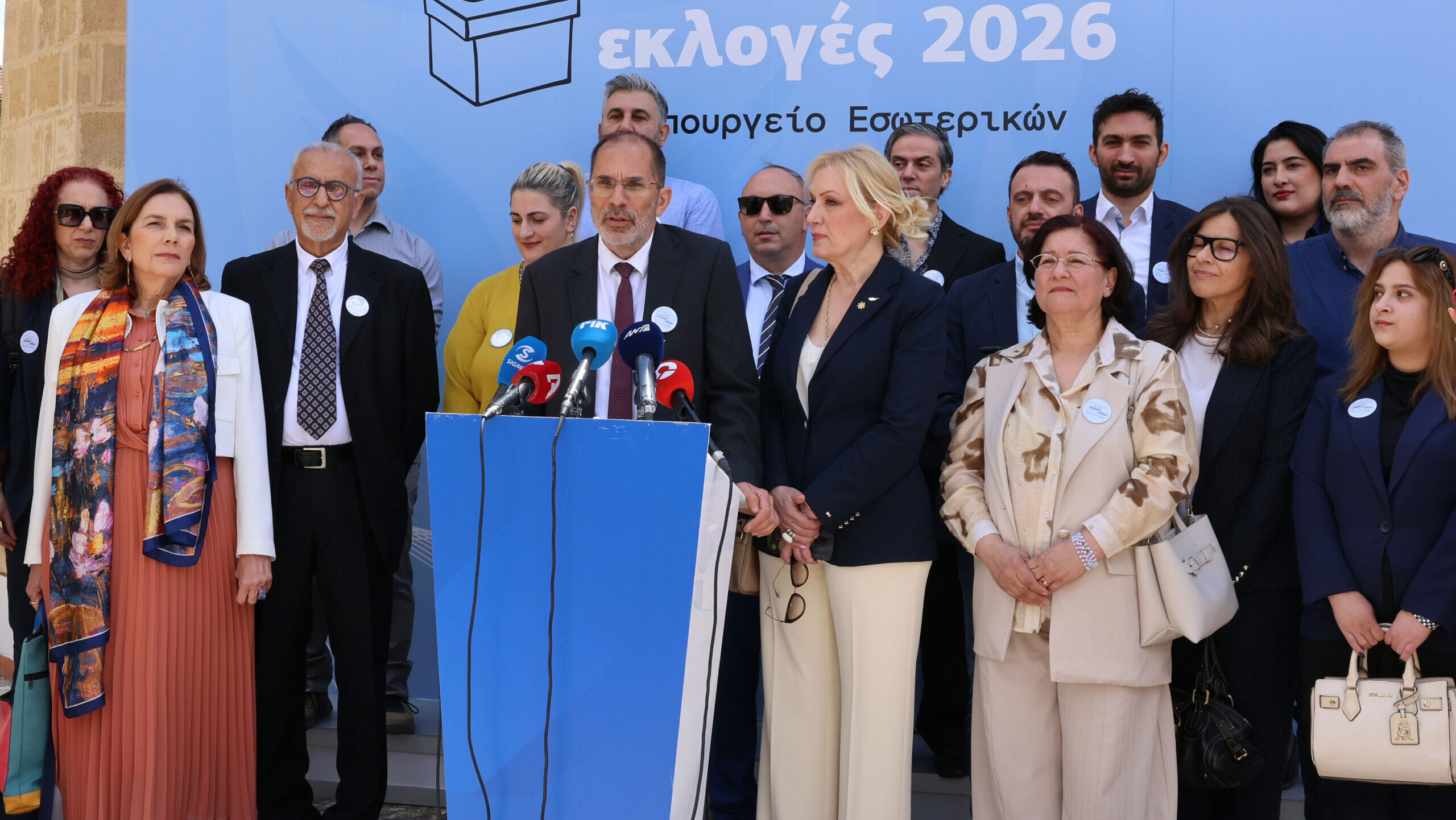 &laquo;&Epsilon;ί&nu;&alpha;&iota; ά&tau;&omicron;&mu;&alpha; &kappa;&alpha;&theta;&alpha;&rho;ά&raquo;: &Pi;&epsilon;&rho;ή&phi;&alpha;&nu;&omicron;&sigmaf; &gamma;&iota;&alpha; &tau;&omicron;&upsilon;&sigmaf; &upsilon;&pi;&omicron;&psi;ή&phi;&iota;&omicron;&upsilon;&sigmaf; &tau;&omicron;&upsilon; &Alpha;&Lambda;&Mu;&Alpha; &omicron; &Omicron;&delta;&upsilon;&sigma;&sigma;έ&alpha;&sigmaf; &Mu;&iota;&chi;&alpha;&eta;&lambda;ί&delta;&eta;&sigmaf;