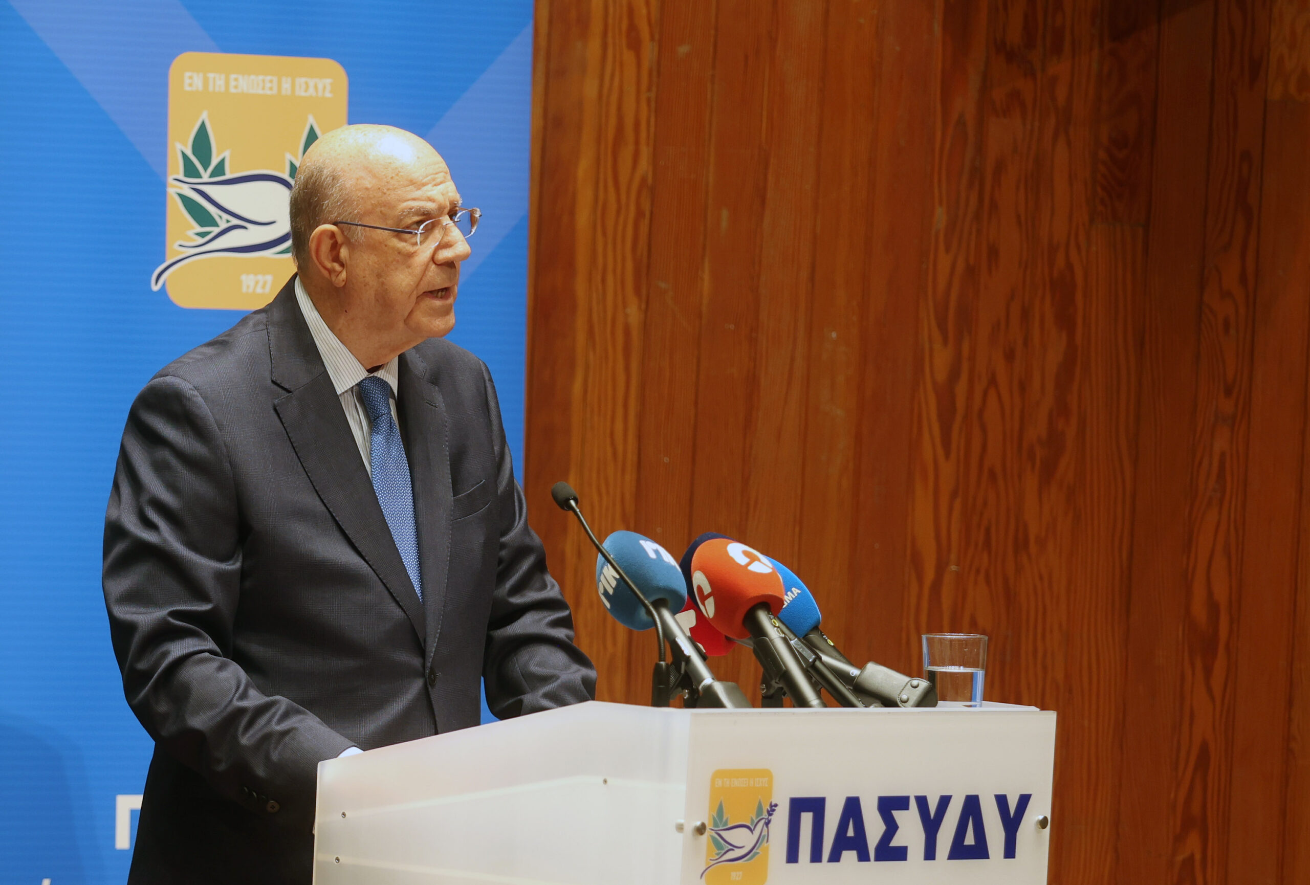 &Mu;. &Kappa;&epsilon;&rho;&alpha;&upsilon;&nu;ό&sigmaf;: &Epsilon;&kappa;&sigma;&upsilon;&gamma;&chi;&rho;&omicron;&nu;&iota;&sigma;&mu;ό&sigmaf;, &chi;&omega;&rho;ί&sigmaf; &kappa;ό&sigma;&tau;&omicron;&sigmaf; &gamma;&iota;&alpha; &tau;&eta; &delta;&eta;&mu;ό&sigma;&iota;&alpha; &upsilon;&pi;&eta;&rho;&epsilon;&sigma;ί&alpha;