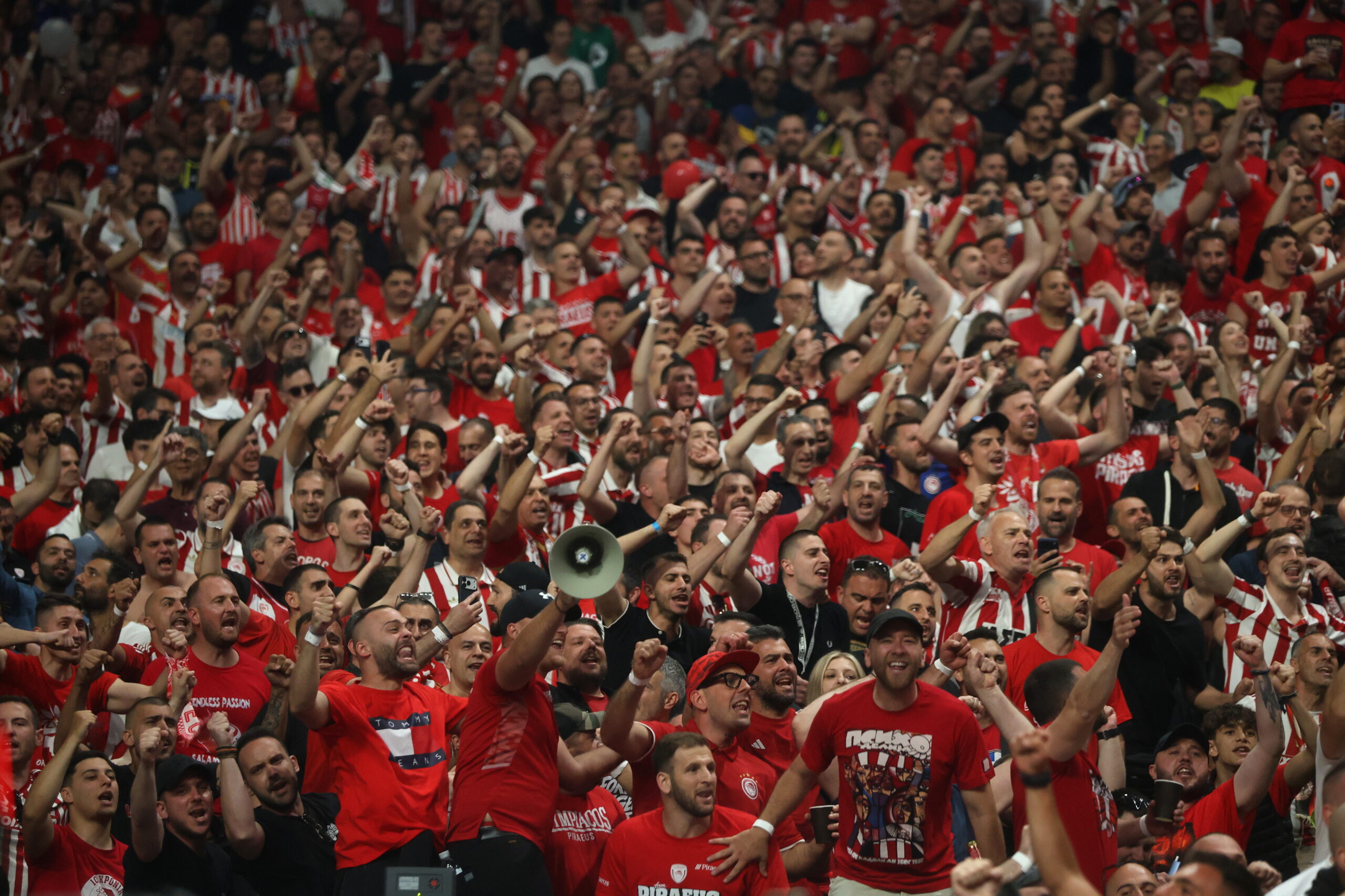 «Χιλιάδες άτομα εισήλθαν στο Telekom Center χωρίς εισιτήρια, η Euroleague επέβαλε στους security τον μη έλεγχο»