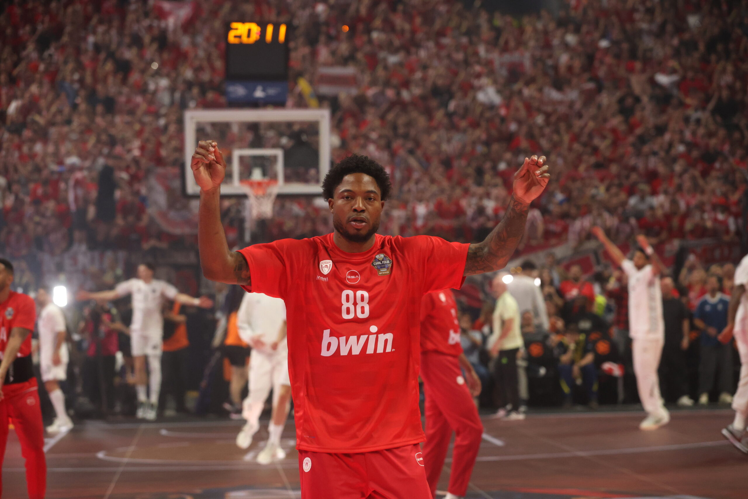 AS: «Χάος στον τελικό της Euroleague, 500 οπαδοί του Ολυμπιακού μπήκαν χωρίς εισιτήριο»