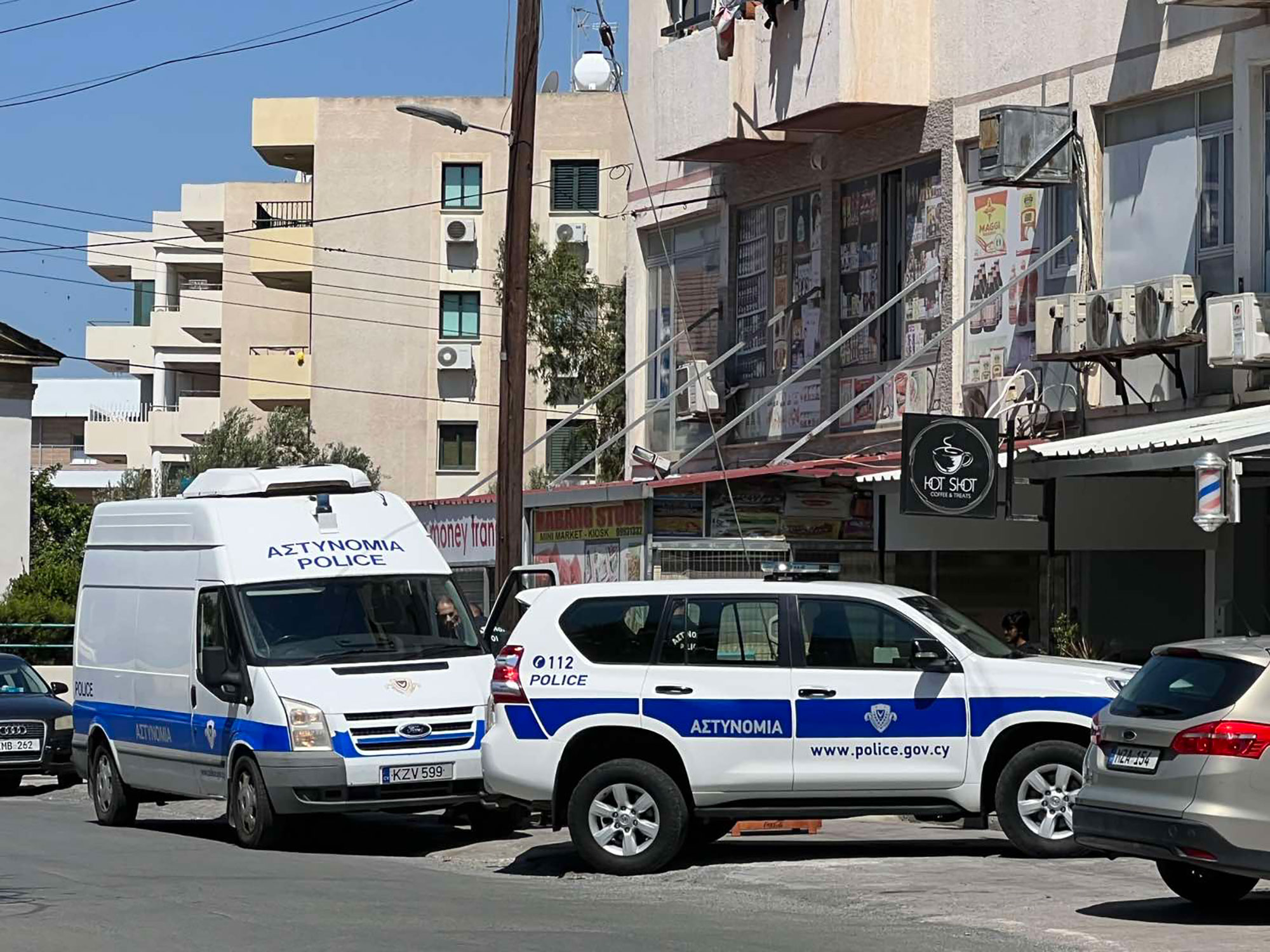 Αγνώστων στοιχείων ο αλλοδαπός που δίνει μάχη για τη ζωή, η ανακοίνωση της αστυνομίας για τους τρεις που πήδηξαν από μπαλκόνια