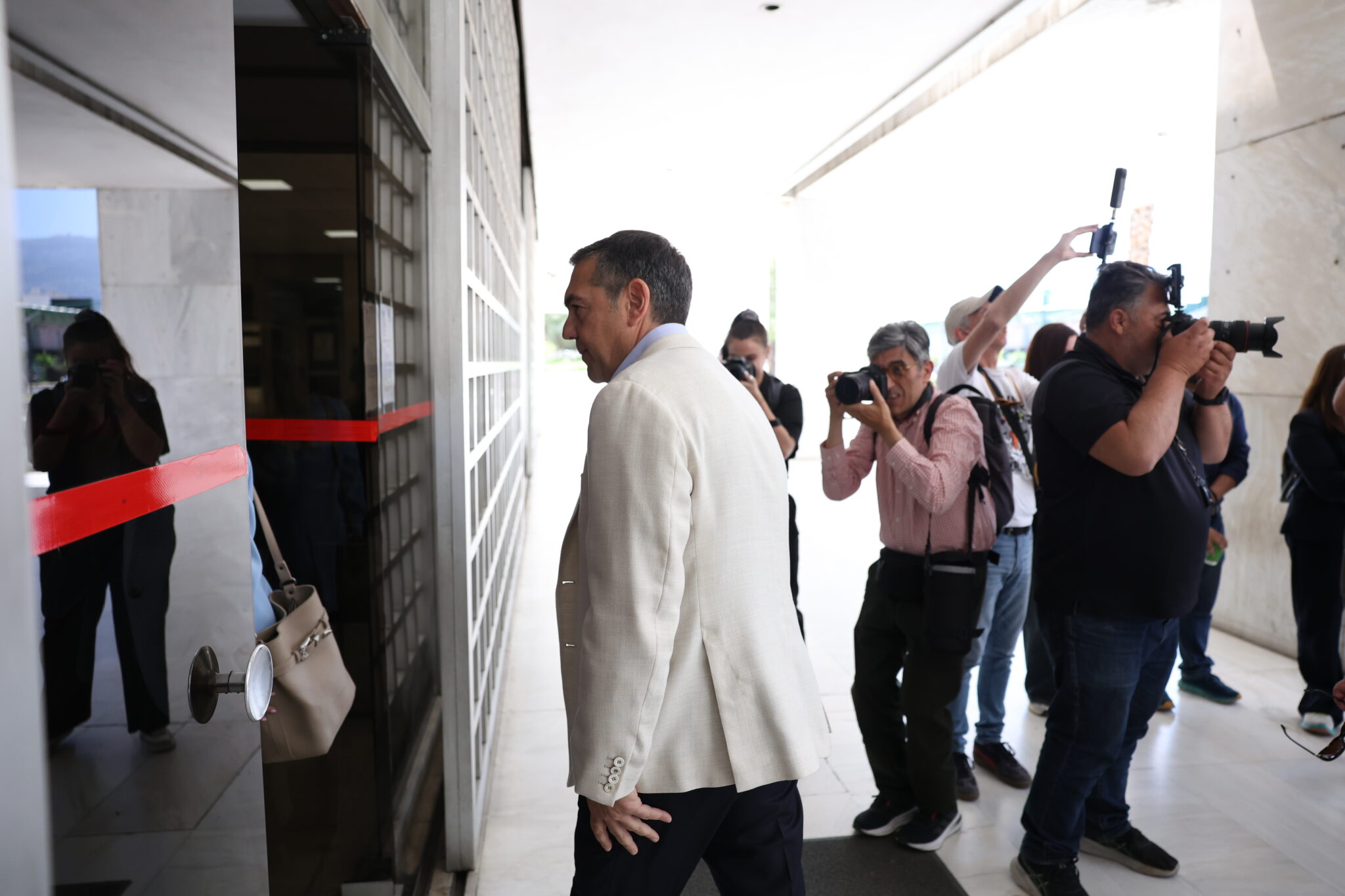 Κατέθεσε στον Άρειο Πάγο την ιδρυτική διακήρυξη της ΕΛΑΣ ο Αλέξης Τσίπρας