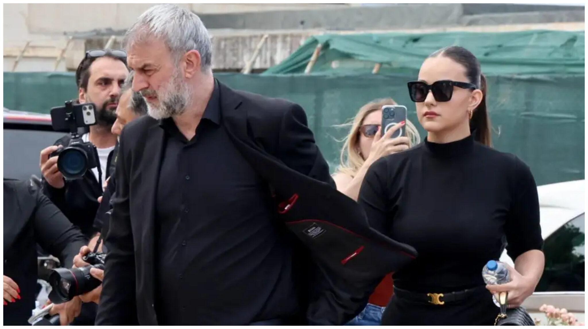 Κηδεία Μαστροκώστα: Με τρεμάμενη φωνή η κόρη της στον επικήδειο -«Σ’ αγαπώ μαμά»