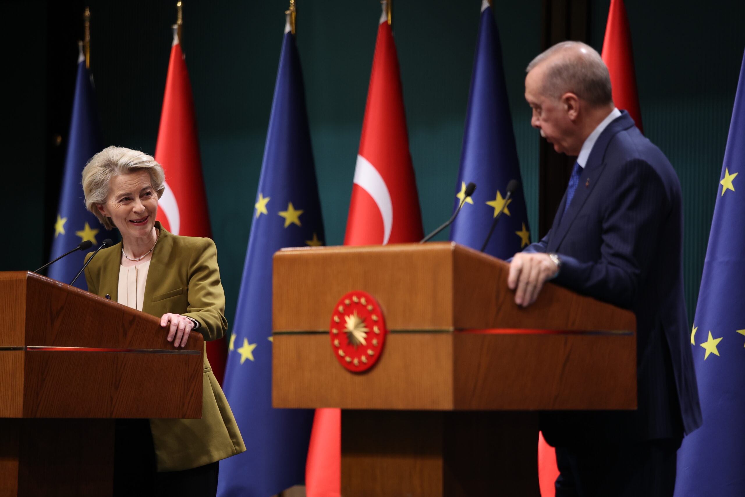 &Mu;ή&nu;&upsilon;&mu;&alpha; &Kappa;&omicron;&mu;&iota;&sigma;&iota;ό&nu; &pi;&rho;&omicron;&sigmaf; Ά&gamma;&kappa;&upsilon;&rho;&alpha;: Έ&tau;&omicron;&iota;&mu;&eta; &eta; &Epsilon;&Epsilon; &nu;&alpha; &sigma;&tau;&eta;&rho;ί&xi;&epsilon;&iota; &tau;&eta; &delta;&iota;&alpha;&delta;&iota;&kappa;&alpha;&sigma;ί&alpha; &gamma;&iota;&alpha; &tau;&omicron; &Kappa;&upsilon;&pi;&rho;&iota;&alpha;&kappa;ό &laquo;&sigma;&epsilon; ό&lambda;&alpha; &tau;&alpha; &sigma;&tau;ά&delta;&iota;&alpha;&raquo;