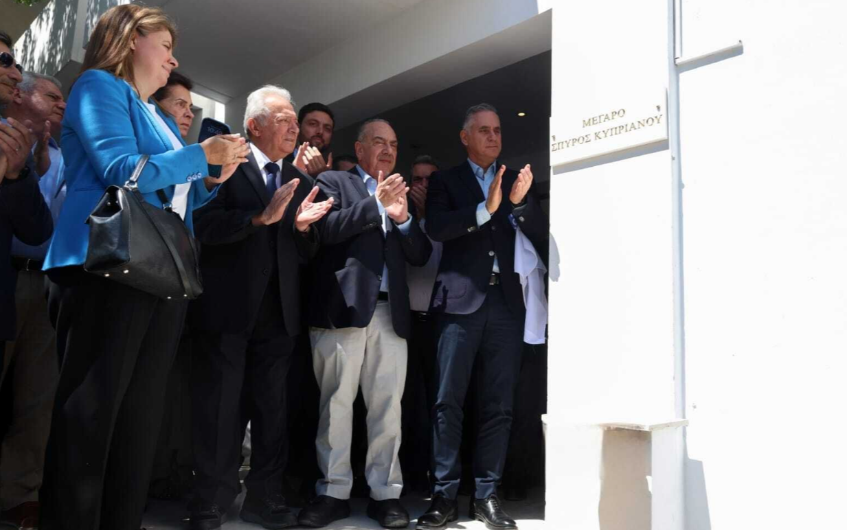 Σε «Μέγαρο Σπύρος Κυπριανού» μετονομάστηκαν τα κεντρικά γραφεία του ΔΗΚΟ