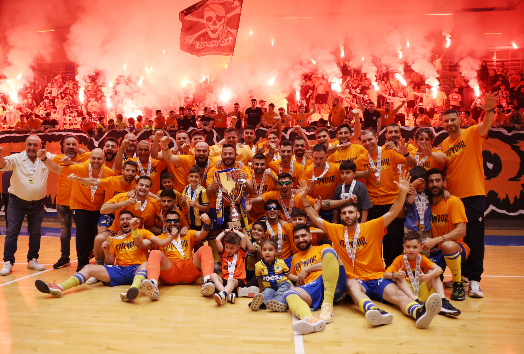 ΑΠΟΕΛ: Η απονομή του πρωταθλήματος Futsal και το φιλικό με τους… Legends (ΦΩΤΟ)