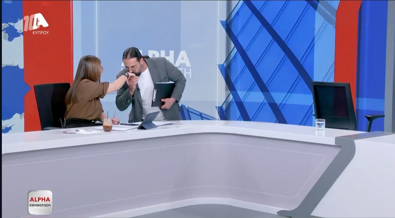 Χαμός στην Alpha Ενημέρωση: Λουλούδια, γενέθλια, φωνές και χειροφίλημα από τον «Αγρονόμο»