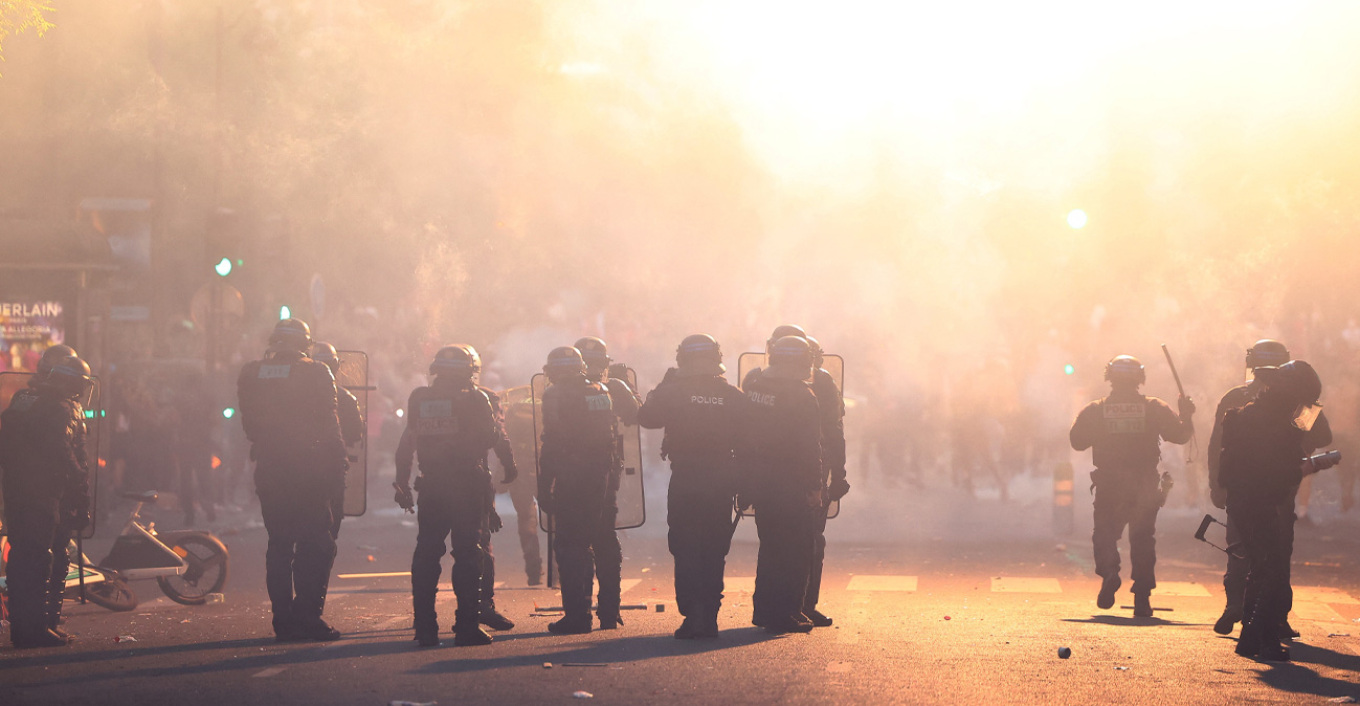 Επεισοδιακοί πανηγυρισμοί στο Παρίσι: 416 προσαγωγές, οδοφράγματα και συγκρούσεις με την Αστυνομία (ΒΙΝΤΕΟ-ΦΩΤΟ)