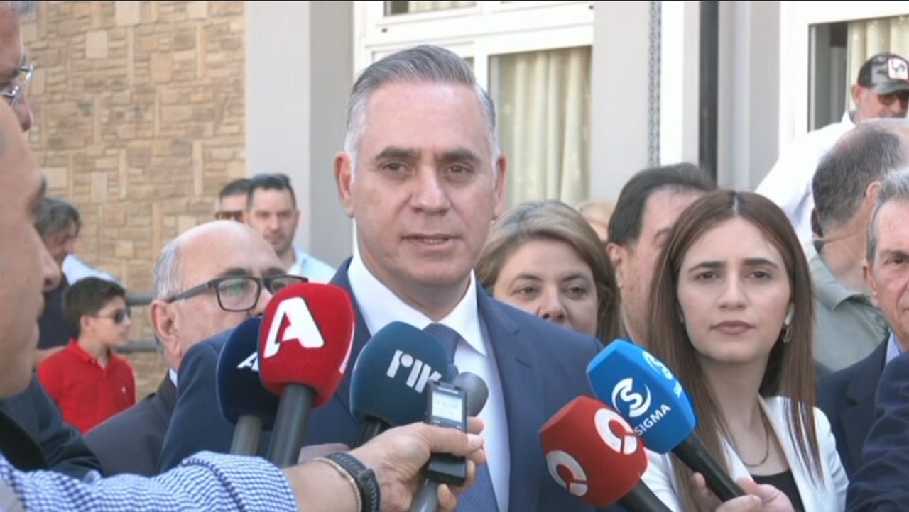 «Μαζί θα καθορίσουμε το μέλλον»: Μετά συζύγου και δίδυμων τέκνων στην κάλπη ο Νικόλας Παπαδόπουλος