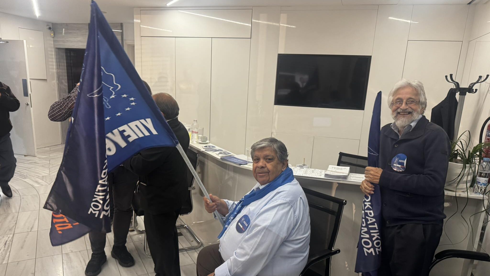 &Phi;&Omega;&Tau;&Omicron;: &Epsilon;&tau;&omicron;&iota;&mu;ά&zeta;&epsilon;&tau;&alpha;&iota; &gamma;&iota;&alpha; &nu;&iota;&kappa;&eta;&tau;ή&rho;&iota;&alpha; &delta;ή&lambda;&omega;&sigma;&eta; &eta; &Alpha;&nu;&nu;ί&tau;&alpha; &Delta;&eta;&mu;&eta;&tau;&rho;ί&omicron;&upsilon;, &sigma;&tau;&omicron; &pi;&lambda;&epsilon;&upsilon;&rho;ό &tau;&eta;&sigmaf; &sigma;&tau;&epsilon;&lambda;έ&chi;&eta; &tau;&omicron;&upsilon; &Delta;&Eta;&Sigma;&Upsilon;